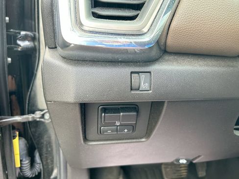 Used 2023 GMC Canyon Denali w/ Denali Black Edition AWD/4WD image 18