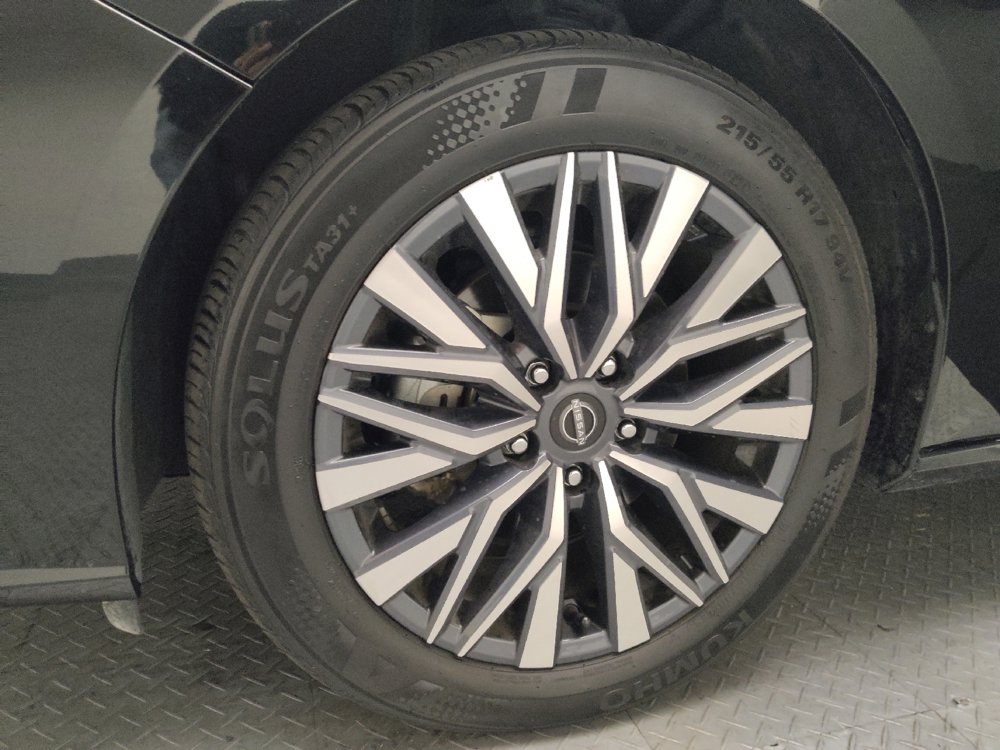 Used 2025 Nissan Altima 2.5 SV FWD image 31