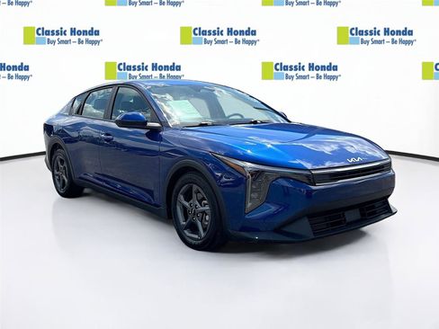 Used 2025 Kia K4 LXS FWD image 1