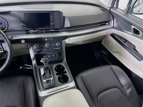 Used 2023 Kia Carnival LX image 26