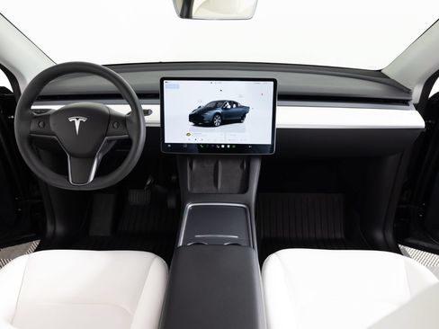 Used 2024 Tesla Model Y Long Range AWD/4WD image 37