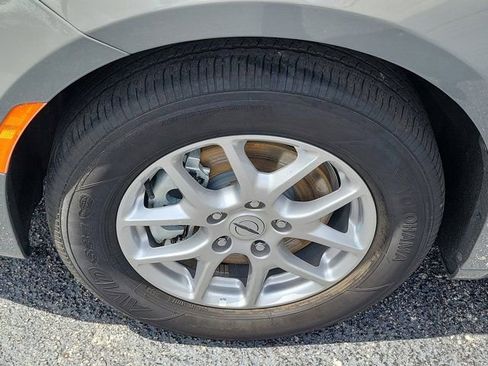 Used 2025 Chrysler Pacifica Select FWD image 9