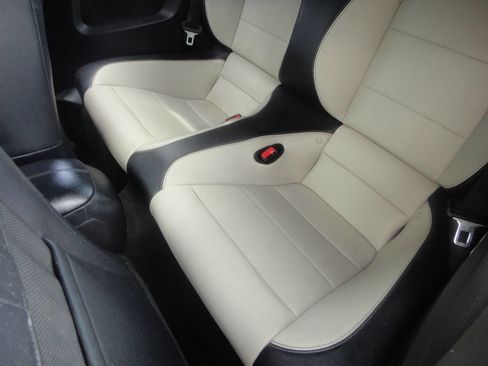 Used 2016 Ford Mustang Premium image 11