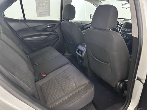 Used 2021 Chevrolet Equinox LT w/ Driver Convenience Package image 38