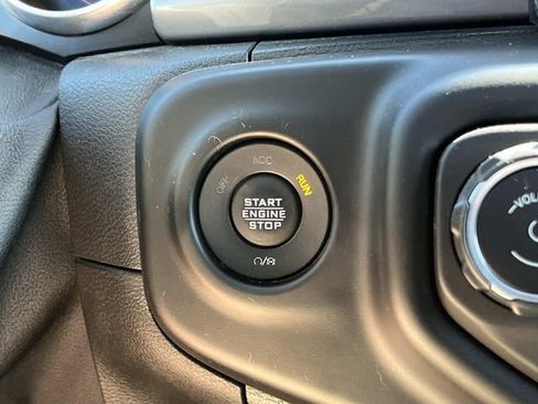 Used 2021 Jeep Wrangler Unlimited Sahara AWD/4WD image 31