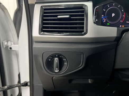 Used 2023 Volkswagen Atlas SE w/ Panoramic Sunroof Package FWD image 17