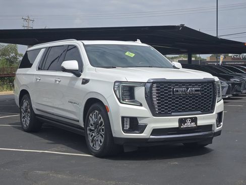 Used 2023 GMC Yukon XL Denali Ultimate AWD/4WD image 3