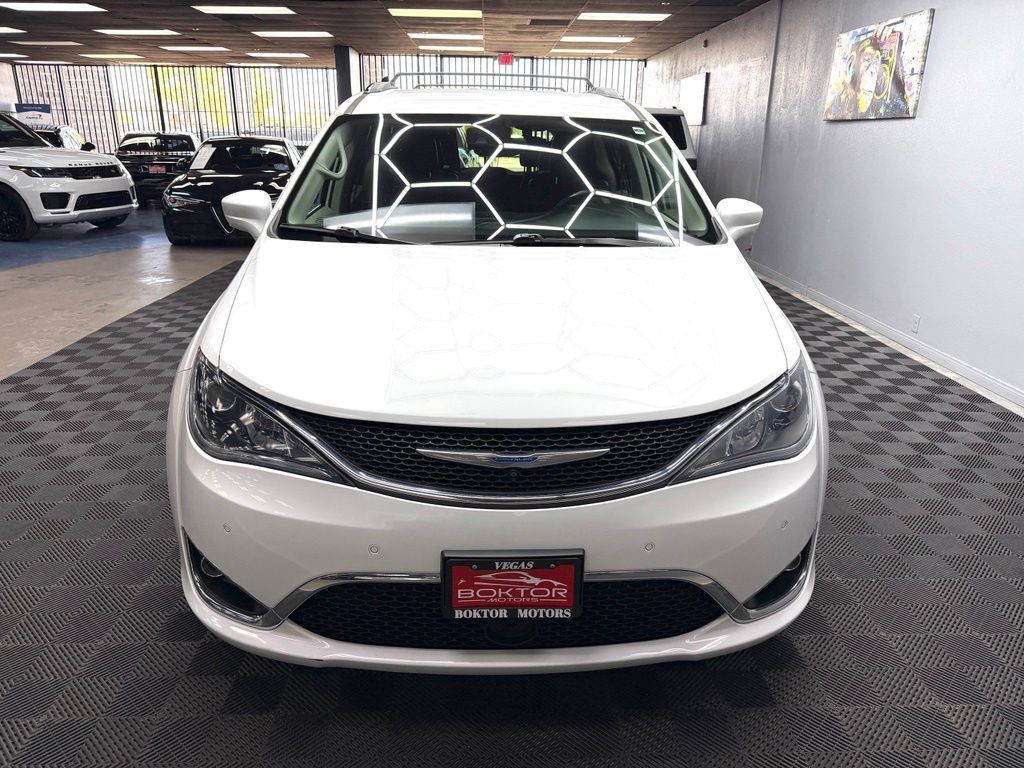 Used 2018 Chrysler Pacifica Touring-L Plus w/ Advanced Safetytec Group FWD image 6