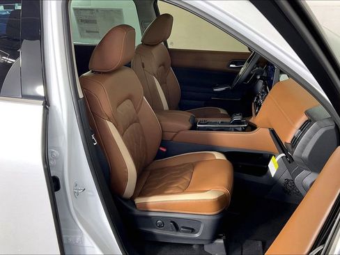 New 2026 Nissan Pathfinder Platinum AWD/4WD image 45