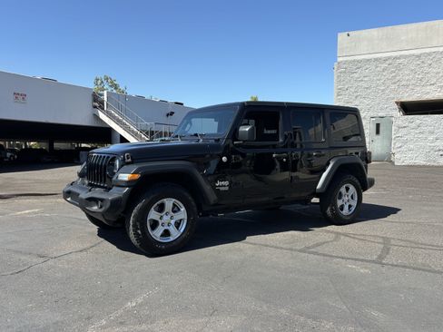 Used 2018 Jeep Wrangler Unlimited Sport S AWD/4WD image 6