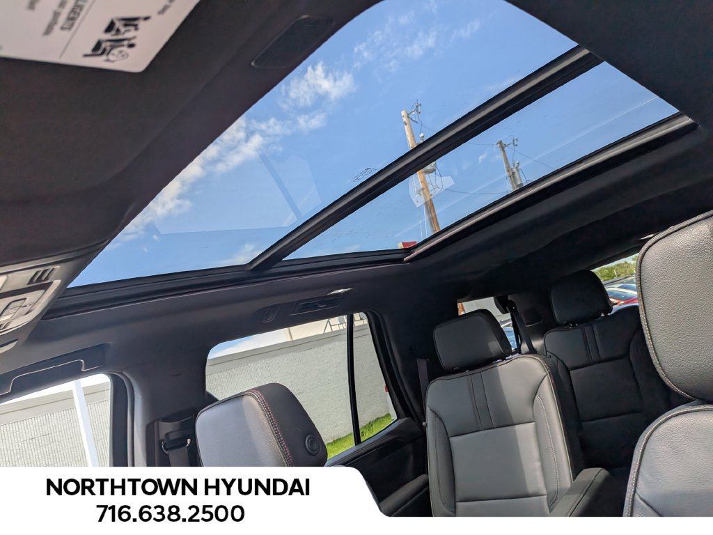 Used 2022 Chevrolet Tahoe RST w/ Luxury Package AWD/4WD image 9