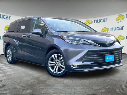 Used 2022 Toyota Sienna Platinum