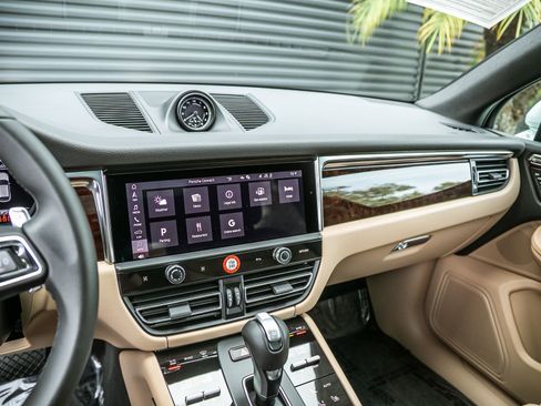 Certified 2026 Porsche Macan image 19
