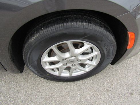 Used 2023 Chrysler Voyager LX image 12