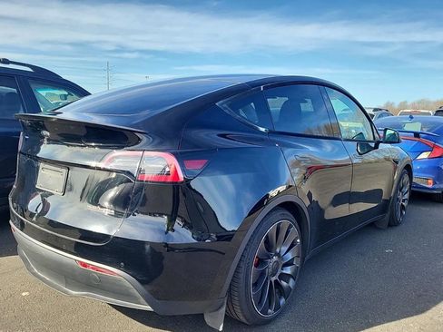 Used 2022 Tesla Model Y Performance image 2