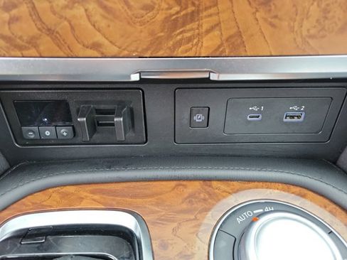 Used 2024 Nissan Armada SL w/ Captain's Chairs Package image 18