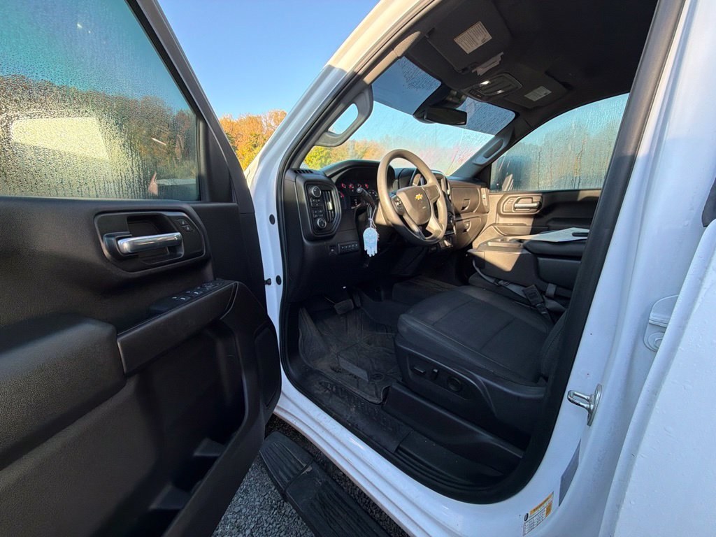 Used 2025 Chevrolet Silverado 2500 Custom w/ Custom Value Package AWD/4WD image 15
