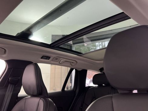 Used 2021 Volvo V60 T5 Cross Country image 17