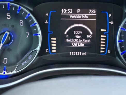 Used 2017 Chrysler Pacifica Touring-L image 30