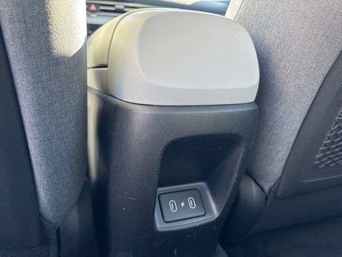 Used 2025 Hyundai Elantra Limited FWD image 21