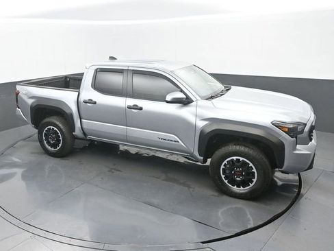 Used 2025 Toyota Tacoma TRD Off-Road image 28