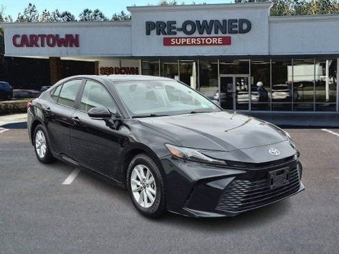 Used 2025 Toyota Camry LE image 1