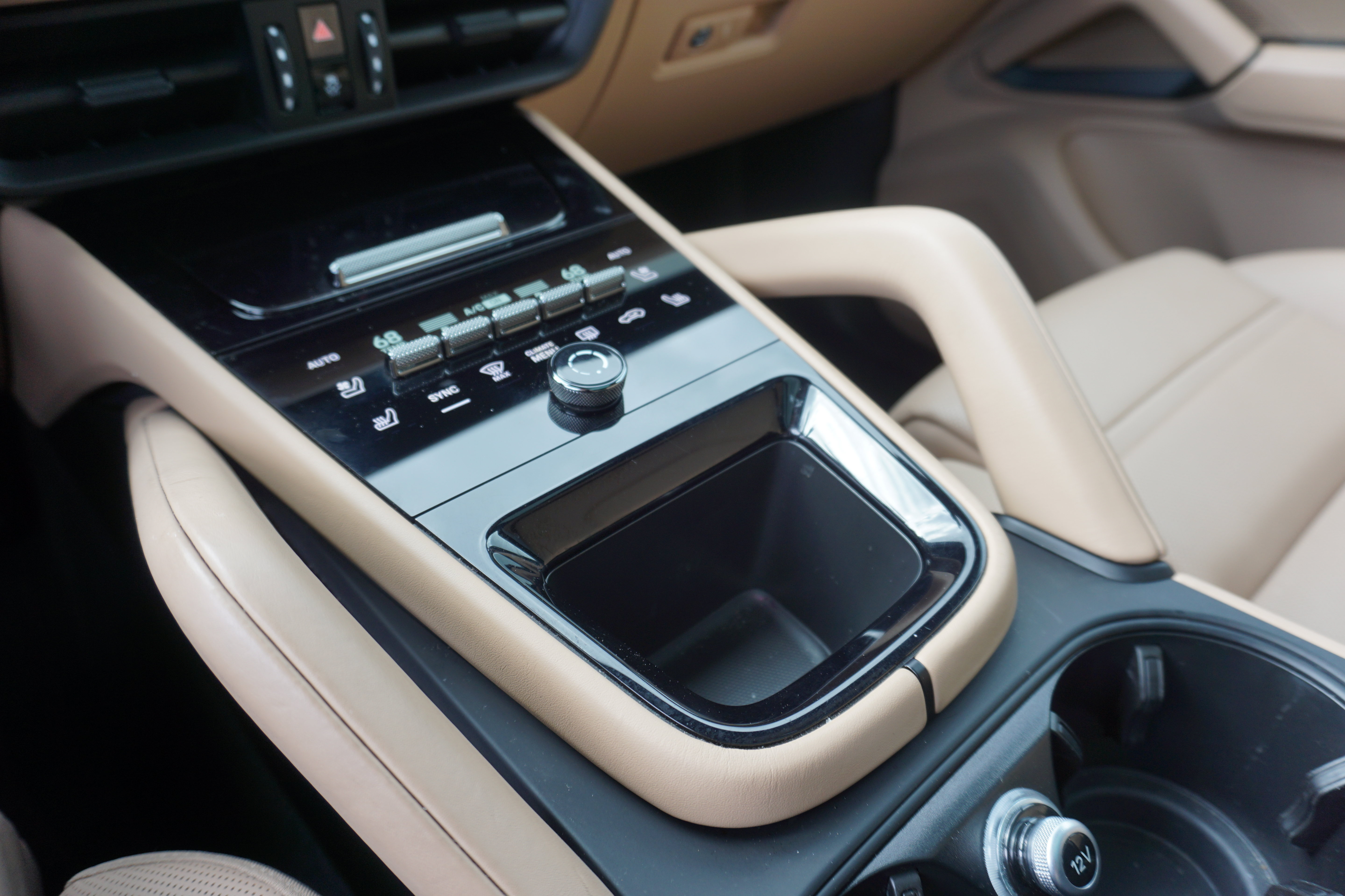 Certified 2024 Porsche Cayenne AWD/4WD image 17