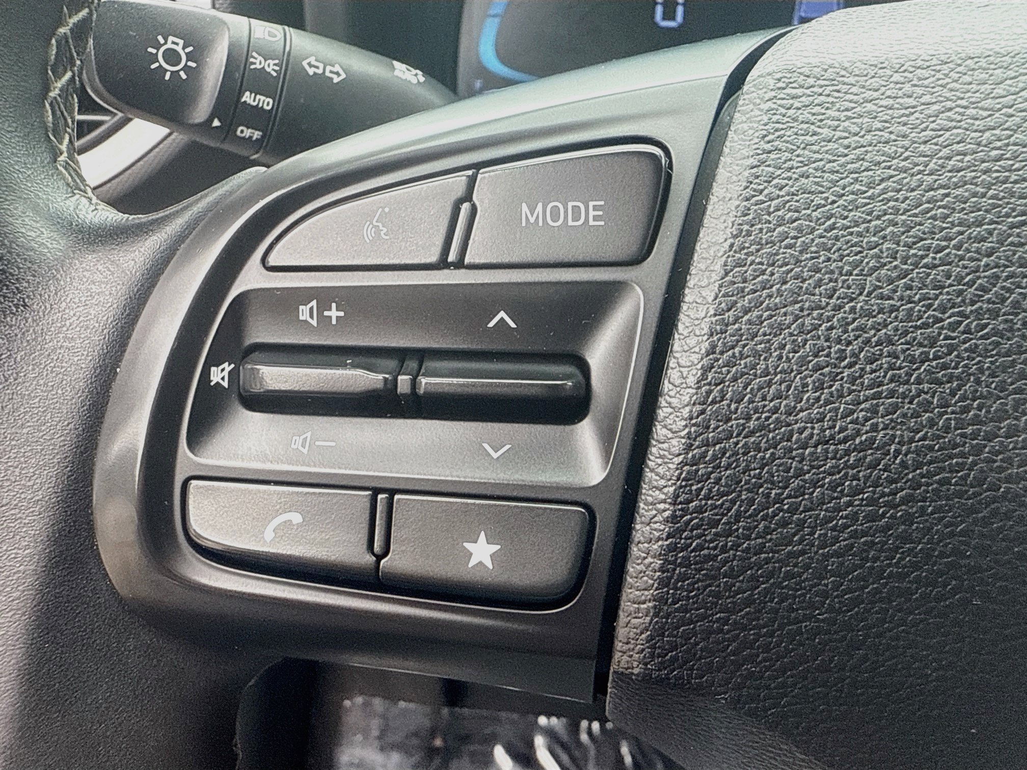 Used 2023 Hyundai Venue SEL FWD image 35
