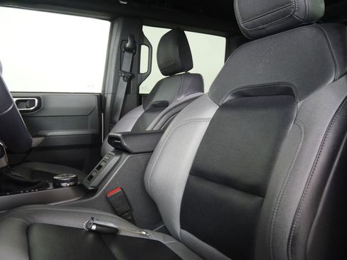 Used 2023 Ford Bronco Black Diamond w/ Sasquatch Package image 10