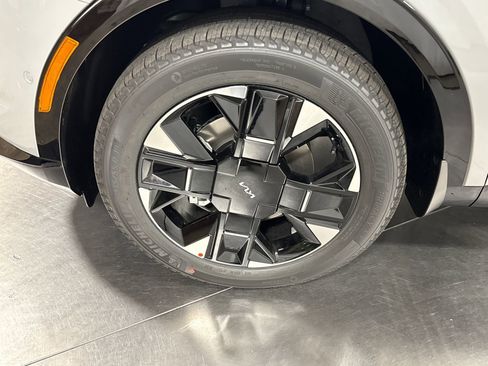 New 2026 Kia Sportage SX AWD/4WD image 2
