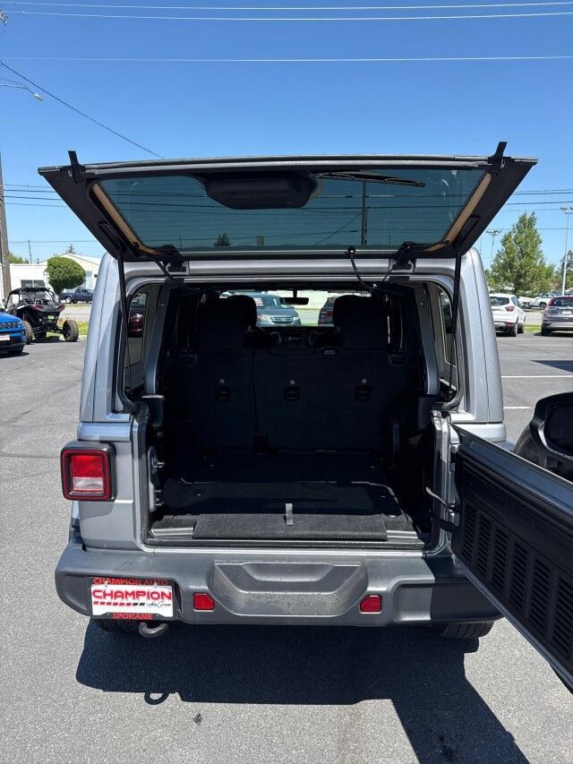 Used 2021 Jeep Wrangler Unlimited Sahara w/ Uconnect 4C Nav & Sound Group AWD/4WD image 13