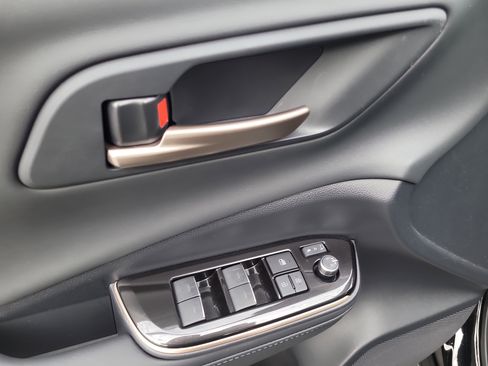 Used 2025 Toyota Crown XLE image 16