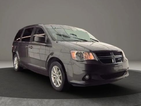 Used 2020 Dodge Grand Caravan SXT image 4