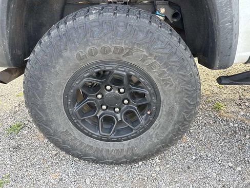 Used 2024 Chevrolet Colorado ZR2 w/ ZR2 Bison Edition image 9