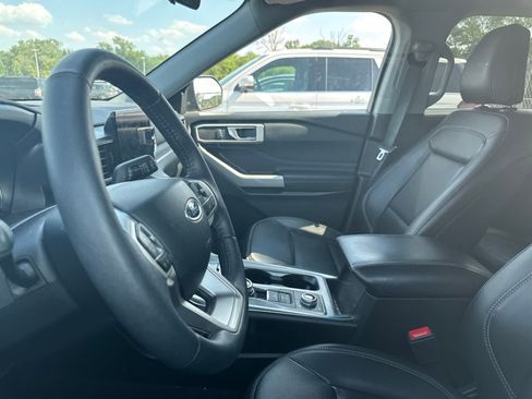 Used 2024 Ford Explorer XLT w/ Equipment Group 202A AWD/4WD image 33