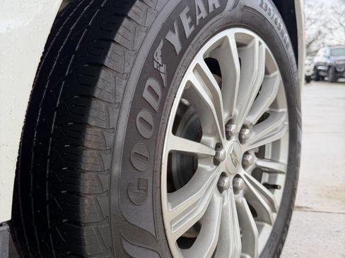 Used 2018 Cadillac XT5 Luxury w/ Driver Awareness Package image 9