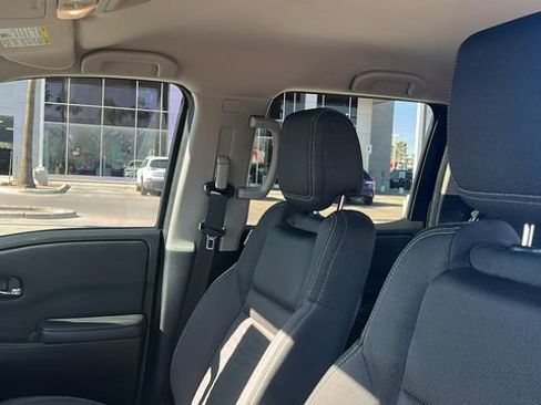 Used 2024 Nissan Frontier SV w/ SV Convenience Package RWD image 15