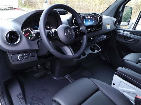New 2025 Mercedes-Benz Sprinter 4500 image 9