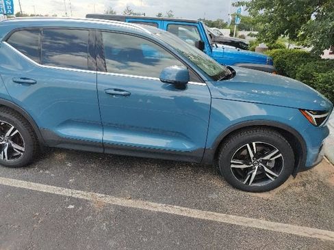 Used 2023 Volvo XC40 B5 Plus AWD/4WD image 14