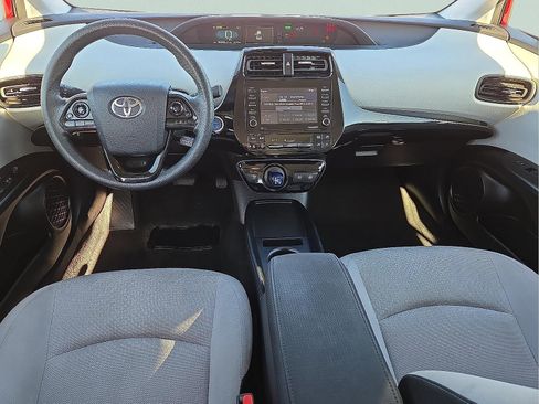 Used 2022 Toyota Prius LE image 11