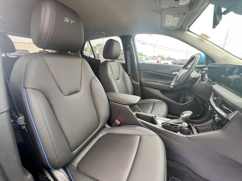 Used 2025 Buick Encore GX Sport Touring w/ Advanced Technology Package FWD image 33