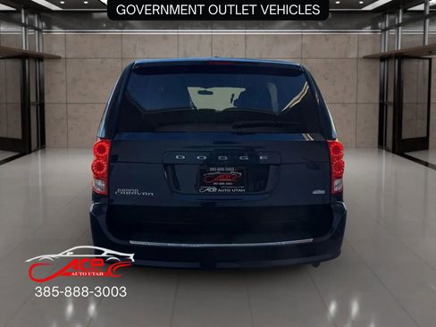 Used 2017 Dodge Grand Caravan SE w/ UConnect Hands-Free Group image 6
