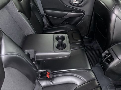 Used 2019 Jeep Cherokee Latitude Plus w/ Cold Weather Group image 22