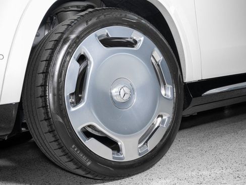 Certified 2024 Mercedes-Benz Maybach GLS 600 4MATIC image 8