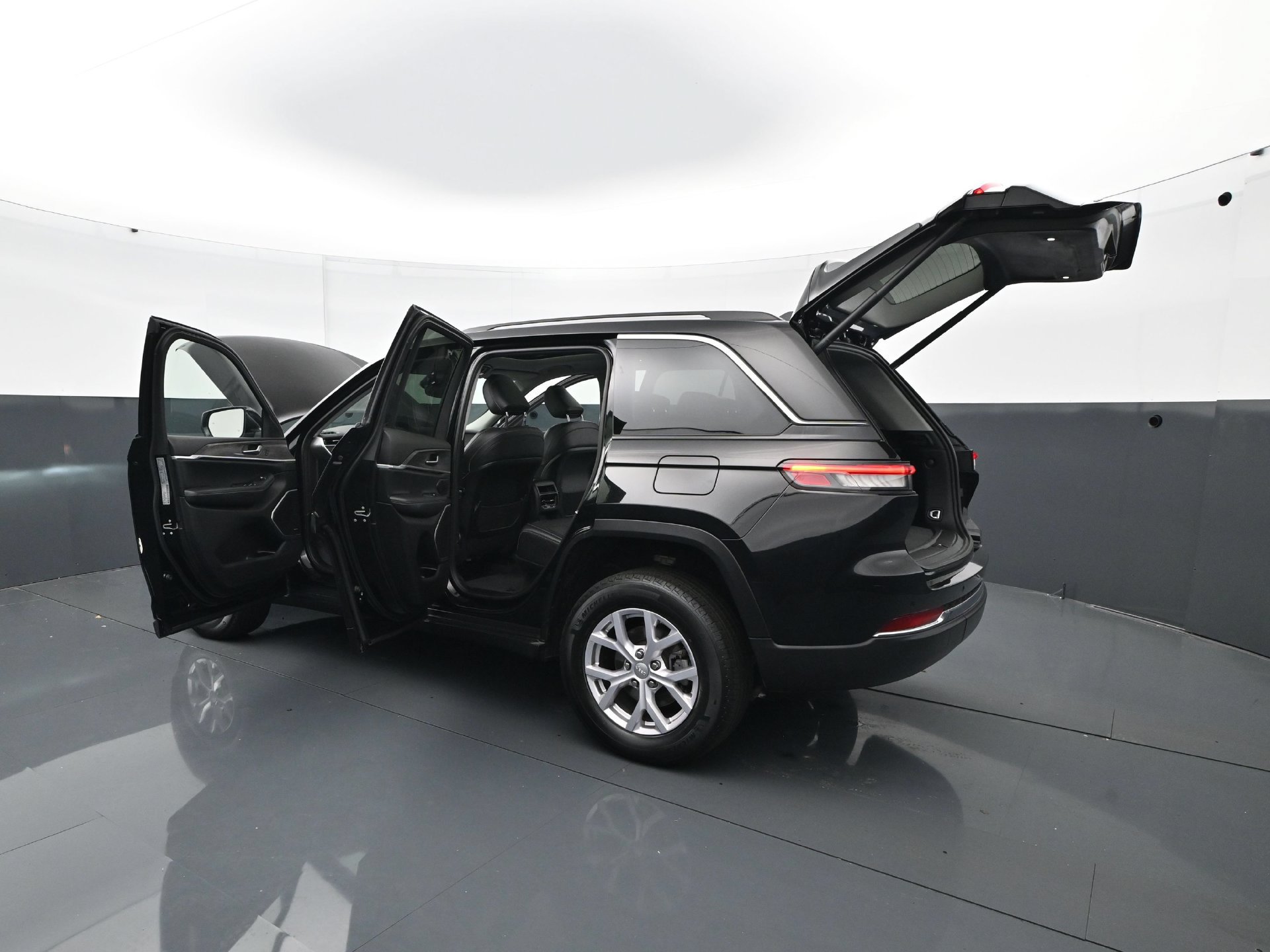 Used 2022 Jeep Grand Cherokee Limited AWD/4WD image 33