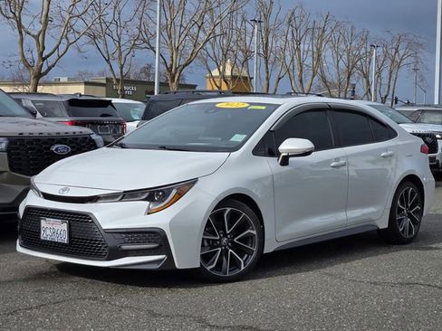 Used 2022 Toyota Corolla SE image 2