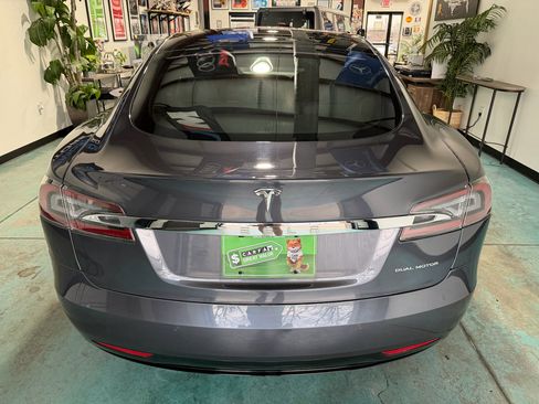 Used 2020 Tesla Model S Long Range Plus image 5