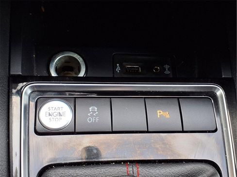 Used 2017 Volkswagen Jetta GLI image 21