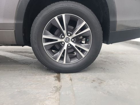Used 2015 Toyota Highlander XLE FWD image 10