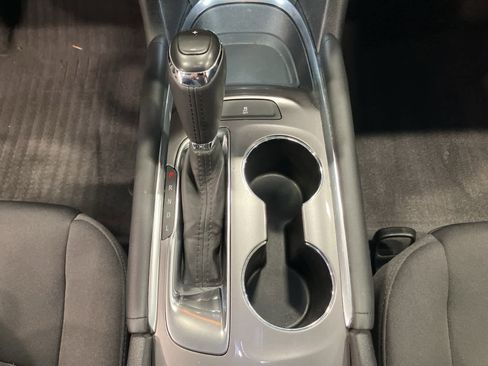 Used 2018 Chevrolet Malibu LT image 16